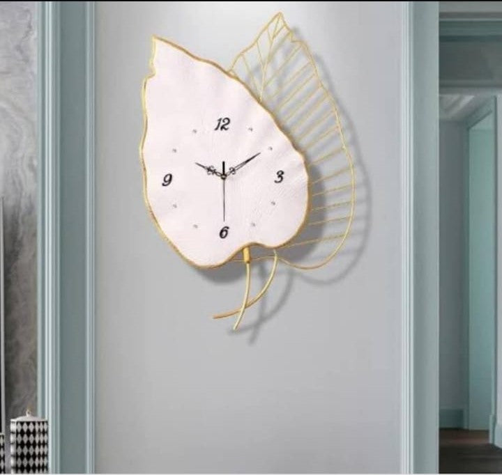 DOUBLE BEETAL LEAF WALLCLOCK WHITE & GOLD 24INCH