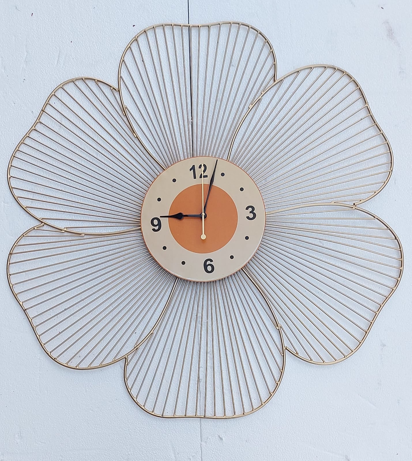 SIX PETAL GOLD WALLCLOCK 24INCH